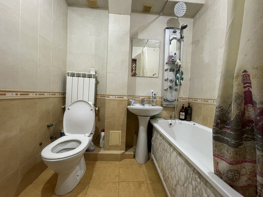 Продам многокомнатную квартиру, Имама Шамиля пр-кт, 4ка, Махачкала г