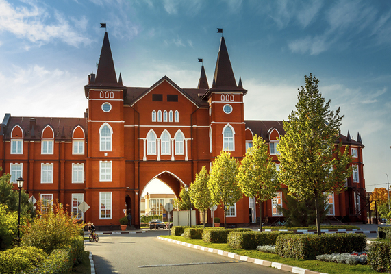 Продам таунхаус в поселке Кембридж, Английский б-р, 193, Красный Посёлок д, 23 км от города