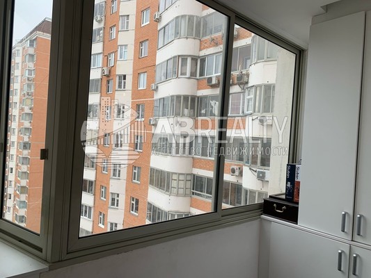 Продам двухкомнатную (2-комн.) квартиру, Островитянова ул, 5к2, Москва г