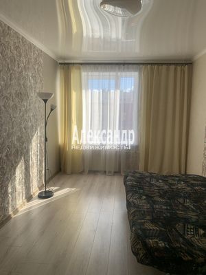 Продам двухкомнатную (2-комн.) квартиру, Пушкинская ул, 27, Шушары п