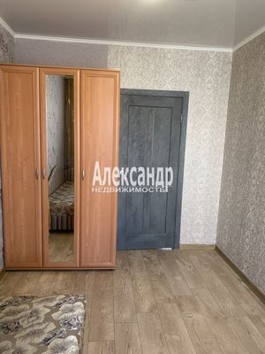 Продам двухкомнатную (2-комн.) квартиру, Пушкинская ул, 27, Шушары п
