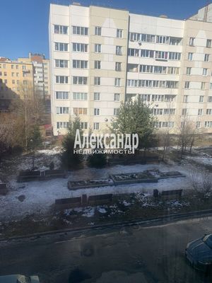 Продам двухкомнатную (2-комн.) квартиру, Пушкинская ул, 27, Шушары п