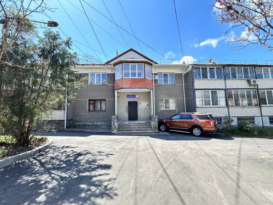 Продам трехкомнатную (3-комн.) квартиру, Генерала Захарова ул, 9к2, Симферополь г