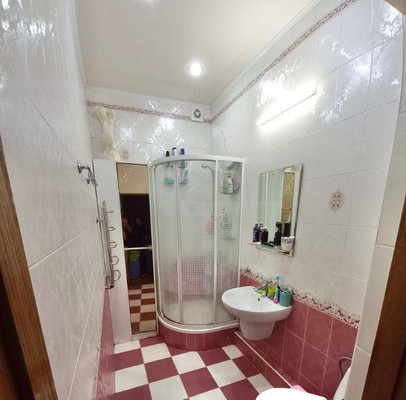 Продам трехкомнатную (3-комн.) квартиру, Генерала Захарова ул, 9к2, Симферополь г