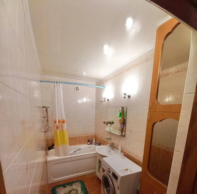 Продам трехкомнатную (3-комн.) квартиру, Генерала Захарова ул, 9к2, Симферополь г