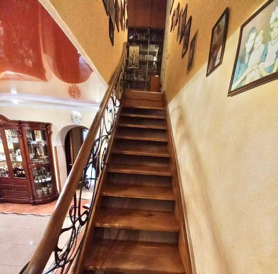 Продам трехкомнатную (3-комн.) квартиру, Генерала Захарова ул, 9к2, Симферополь г