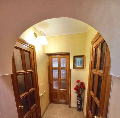 Продам трехкомнатную (3-комн.) квартиру, Генерала Захарова ул, 9к2, Симферополь г
