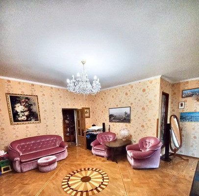 Продам трехкомнатную (3-комн.) квартиру, Генерала Захарова ул, 9к2, Симферополь г