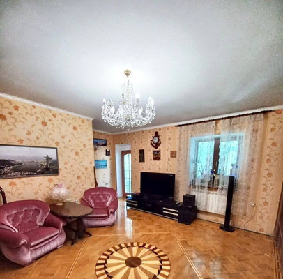 Продам трехкомнатную (3-комн.) квартиру, Генерала Захарова ул, 9к2, Симферополь г