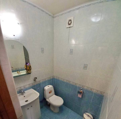 Продам трехкомнатную (3-комн.) квартиру, Генерала Захарова ул, 9к2, Симферополь г