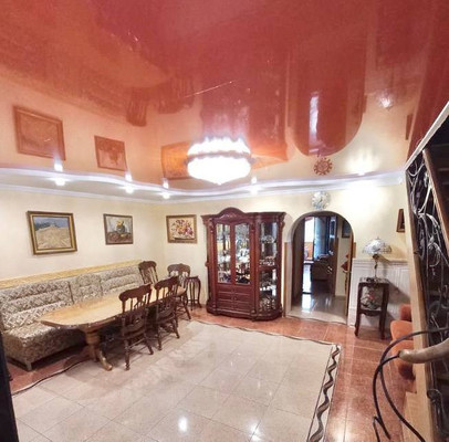 Продам трехкомнатную (3-комн.) квартиру, Генерала Захарова ул, 9к2, Симферополь г