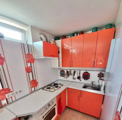 Продам трехкомнатную (3-комн.) квартиру, Генерала Захарова ул, 9к2, Симферополь г