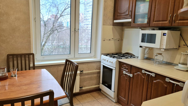 Продам двухкомнатную (2-комн.) квартиру, Энтузиастов ш, 100к4, Москва г