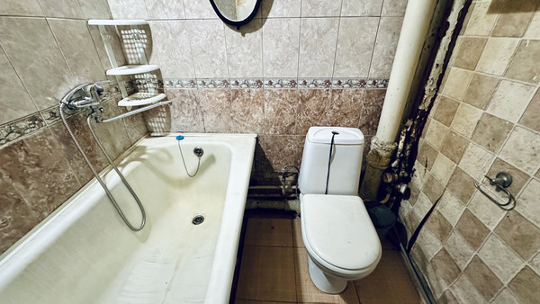 Продам трехкомнатную (3-комн.) квартиру, Молодогвардейцев ул, 35А, Челябинск г