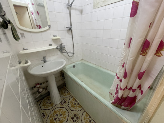 Продам трехкомнатную (3-комн.) квартиру, 2-я Краснодарская ул, 149/4, Ростов-на-Дону г