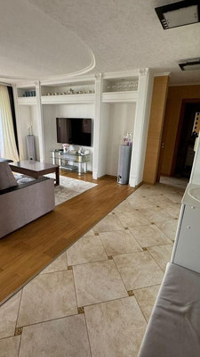 Продам трехкомнатную (3-комн.) квартиру, Таганрогская ул, 126/2, Ростов-на-Дону г