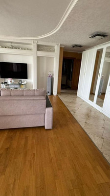Продам трехкомнатную (3-комн.) квартиру, Таганрогская ул, 126/2, Ростов-на-Дону г