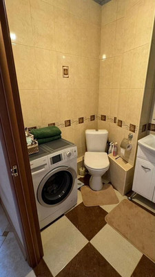 Продам трехкомнатную (3-комн.) квартиру, Таганрогская ул, 126/2, Ростов-на-Дону г