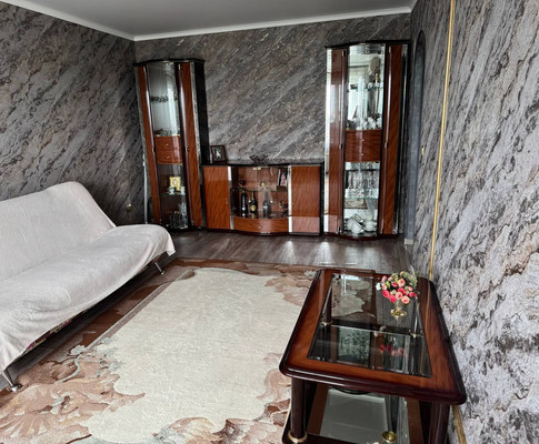 Продам двухкомнатную (2-комн.) квартиру, Строителей пр-кт, 13, Волгодонск г