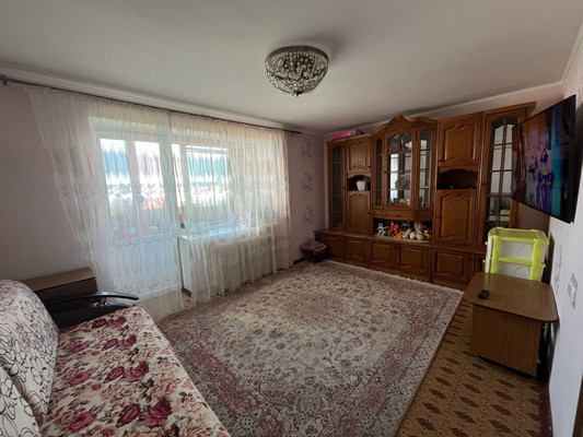 Продам трехкомнатную (3-комн.) квартиру, 34-й мкр, 8кб, Октябрьский г