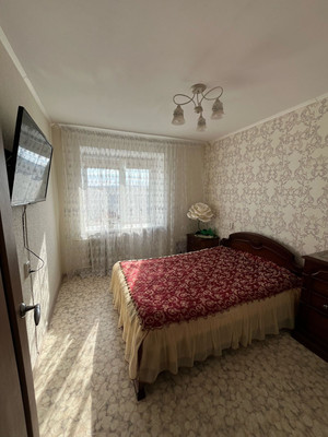 Продам трехкомнатную (3-комн.) квартиру, 34-й мкр, 8кб, Октябрьский г