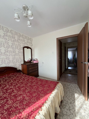Продам трехкомнатную (3-комн.) квартиру, 34-й мкр, 8кб, Октябрьский г