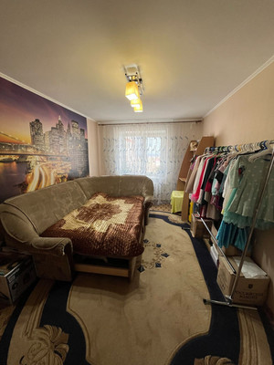 Продам трехкомнатную (3-комн.) квартиру, 34-й мкр, 8кб, Октябрьский г