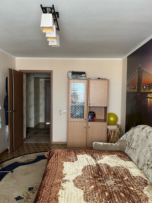 Продам трехкомнатную (3-комн.) квартиру, 34-й мкр, 8кб, Октябрьский г