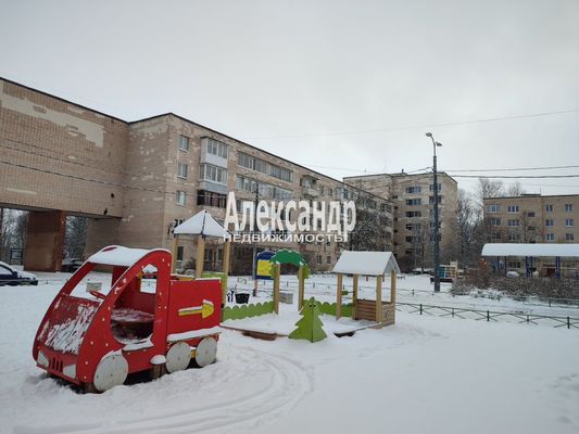 Продам трехкомнатную (3-комн.) квартиру, Богумиловская ул, 15, Ломоносов г