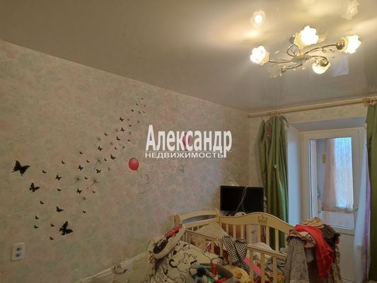 Продам трехкомнатную (3-комн.) квартиру, Богумиловская ул, 15, Ломоносов г