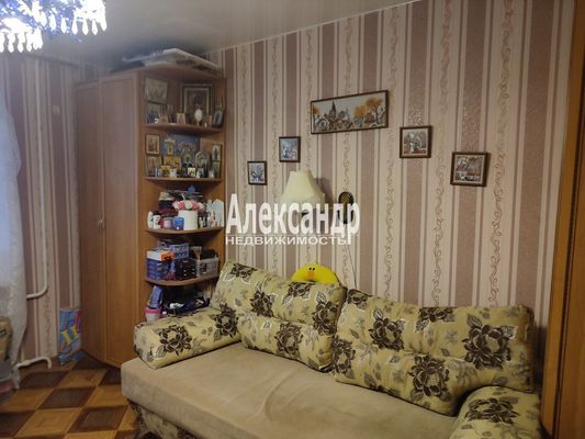 Продам трехкомнатную (3-комн.) квартиру, Богумиловская ул, 15, Ломоносов г