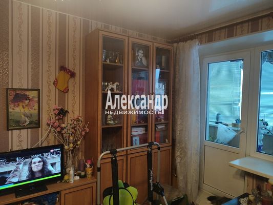 Продам трехкомнатную (3-комн.) квартиру, Богумиловская ул, 15, Ломоносов г