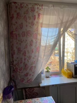 Продам трехкомнатную (3-комн.) квартиру, 35-й мкр, 10, Октябрьский г