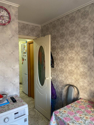 Продам трехкомнатную (3-комн.) квартиру, 35-й мкр, 10, Октябрьский г