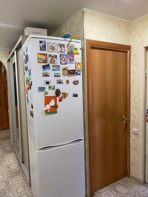 Продам трехкомнатную (3-комн.) квартиру, 35-й мкр, 10, Октябрьский г