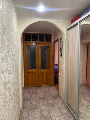 Продам трехкомнатную (3-комн.) квартиру, 35-й мкр, 10, Октябрьский г