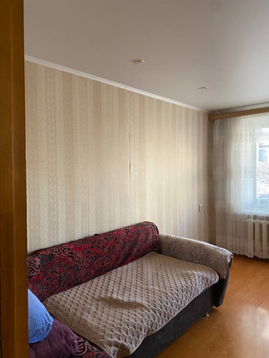 Продам трехкомнатную (3-комн.) квартиру, 35-й мкр, 10, Октябрьский г
