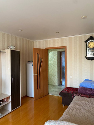 Продам трехкомнатную (3-комн.) квартиру, 35-й мкр, 10, Октябрьский г
