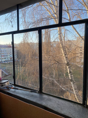 Продам трехкомнатную (3-комн.) квартиру, 35-й мкр, 10, Октябрьский г