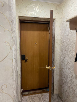 Продам трехкомнатную (3-комн.) квартиру, 35-й мкр, 10, Октябрьский г