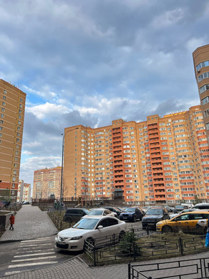 Продам трехкомнатную (3-комн.) квартиру, Зеленые аллеи б-р, 3, Видное г