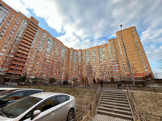 Продам трехкомнатную (3-комн.) квартиру, Зеленые аллеи б-р, 3, Видное г