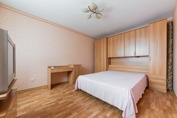 Продам однокомнатную (1-комн.) квартиру, Авиаконструкторов пр-кт, 42к3, Санкт-Петербург г