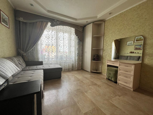 Продам двухкомнатную (2-комн.) квартиру, Рощинская ул, 19, Гатчина г