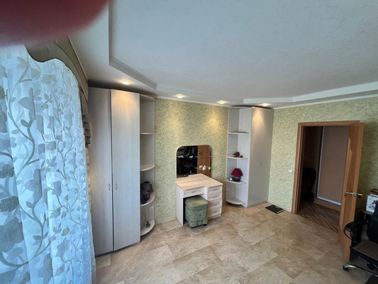Продам двухкомнатную (2-комн.) квартиру, Рощинская ул, 19, Гатчина г