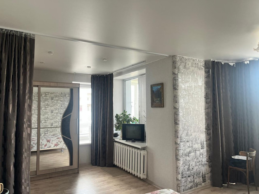 Продам двухкомнатную (2-комн.) квартиру, Рощинская ул, 19, Гатчина г