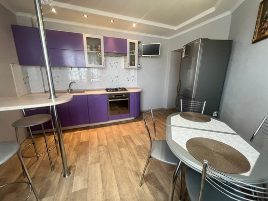 Продам двухкомнатную (2-комн.) квартиру, Рощинская ул, 19, Гатчина г