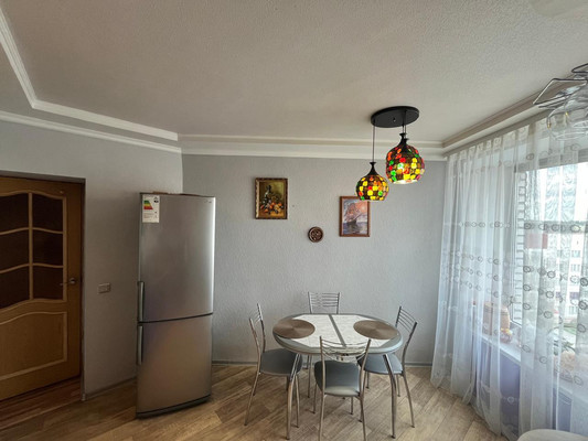 Продам двухкомнатную (2-комн.) квартиру, Рощинская ул, 19, Гатчина г