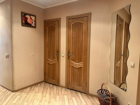 Продам двухкомнатную (2-комн.) квартиру, Рощинская ул, 19, Гатчина г