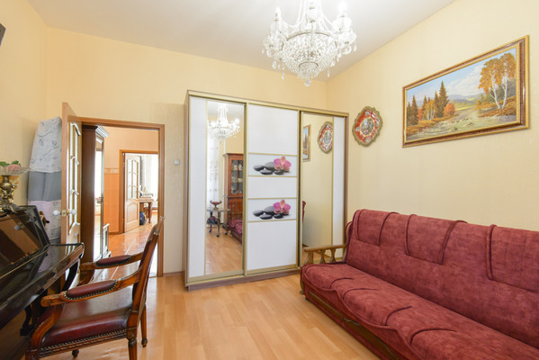 Продам трехкомнатную (3-комн.) квартиру, Туполева ул, 9/2, Ростов-на-Дону г
